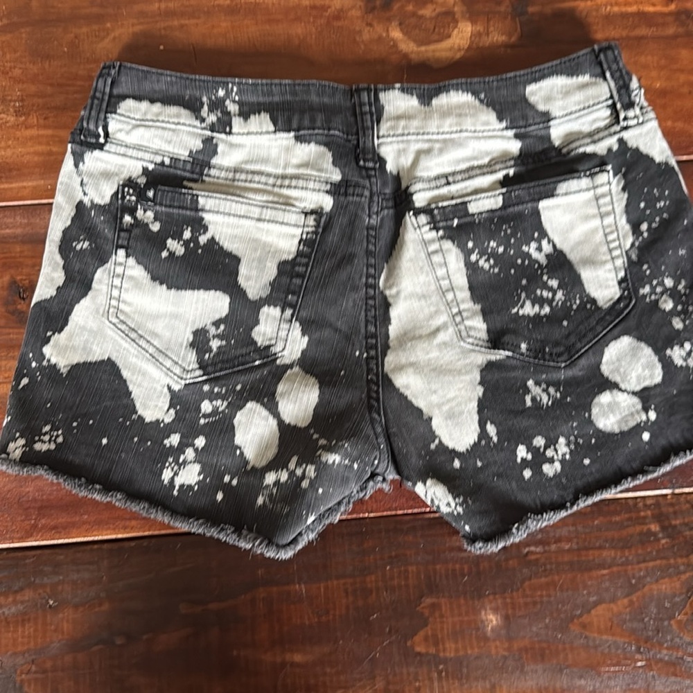 LOVESICK Bleach Wash Cotton Low Rise Denim Black Shorts - Picture 2 of 5